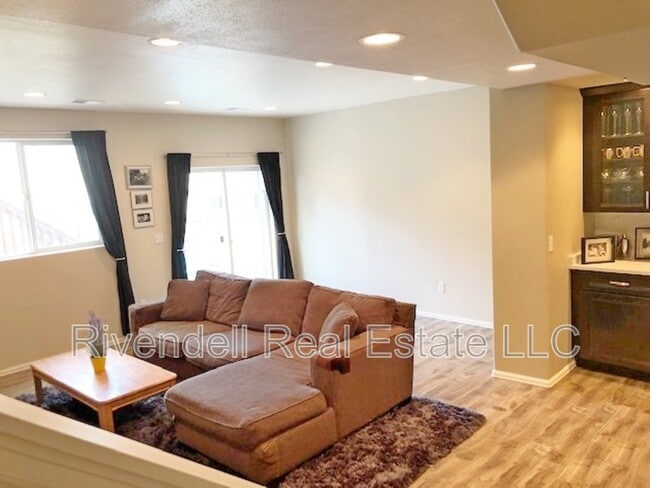 Building Photo - 3659 Desert Ridge Cir