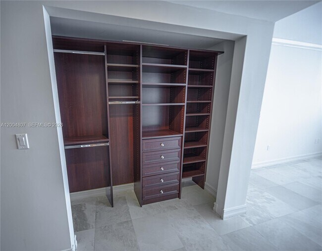 Building Photo - 20201 E Country Club Dr