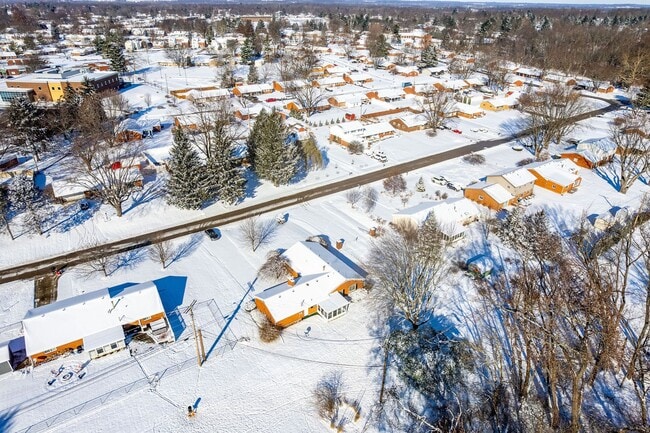 Building Photo - Newly Renovated
