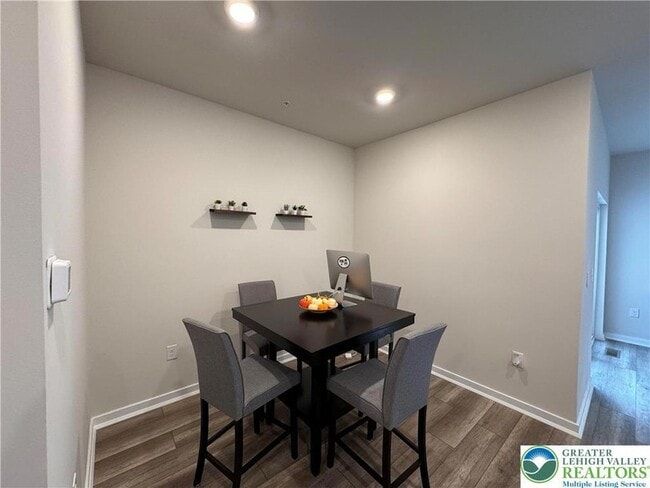 Building Photo - 7505 Clayton Ave