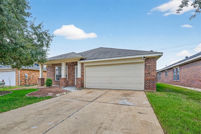 Building Photo - 5615 Brookhollow Oaks Trail