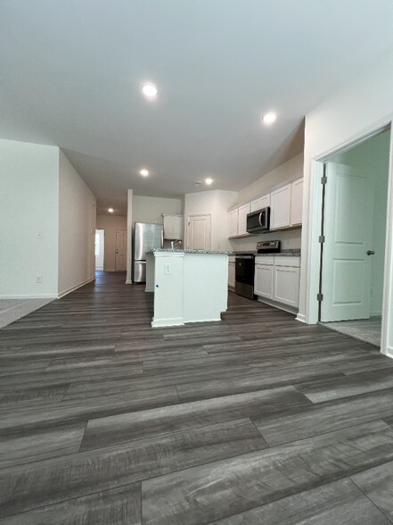 Building Photo - 107 S Keatts Winner Ct