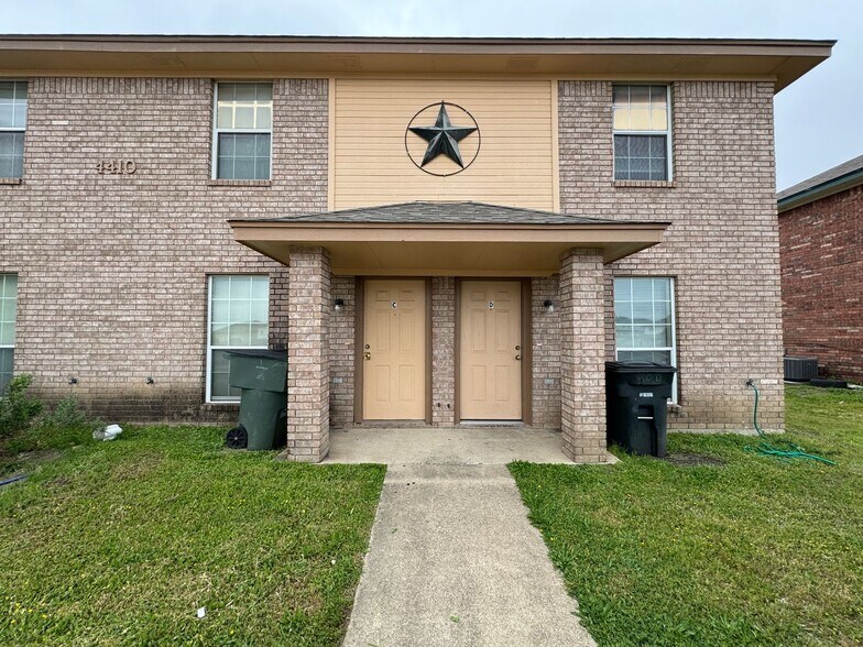 Building Photo - 4410 Sylvia Dr