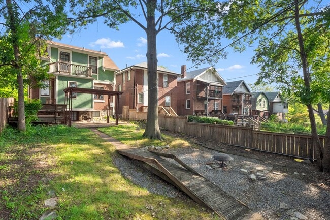 Building Photo - Hi-Pointe Adjacent House!