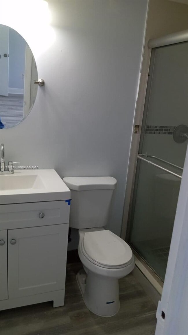 Building Photo - 9375 Fontainebleau Blvd