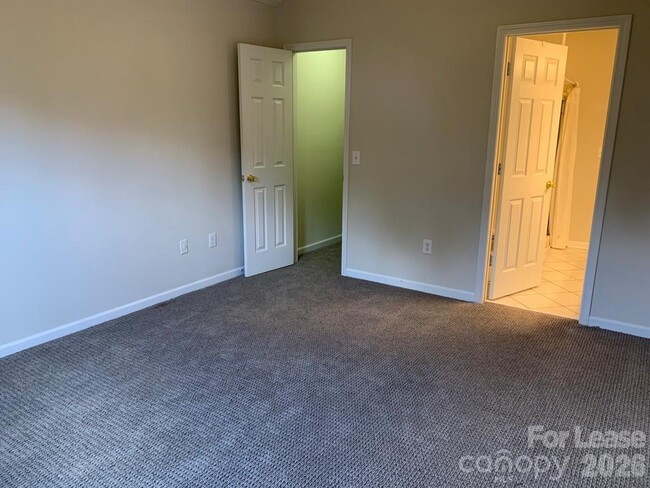 Building Photo - 9731 Elizabeth Townes Ln