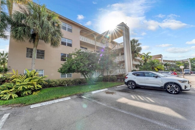 Building Photo - 3003 Portofino Isle