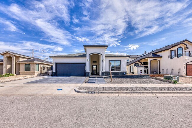 Building Photo - We have a beautiful home fully furnished with 4 bedroom-2 baths