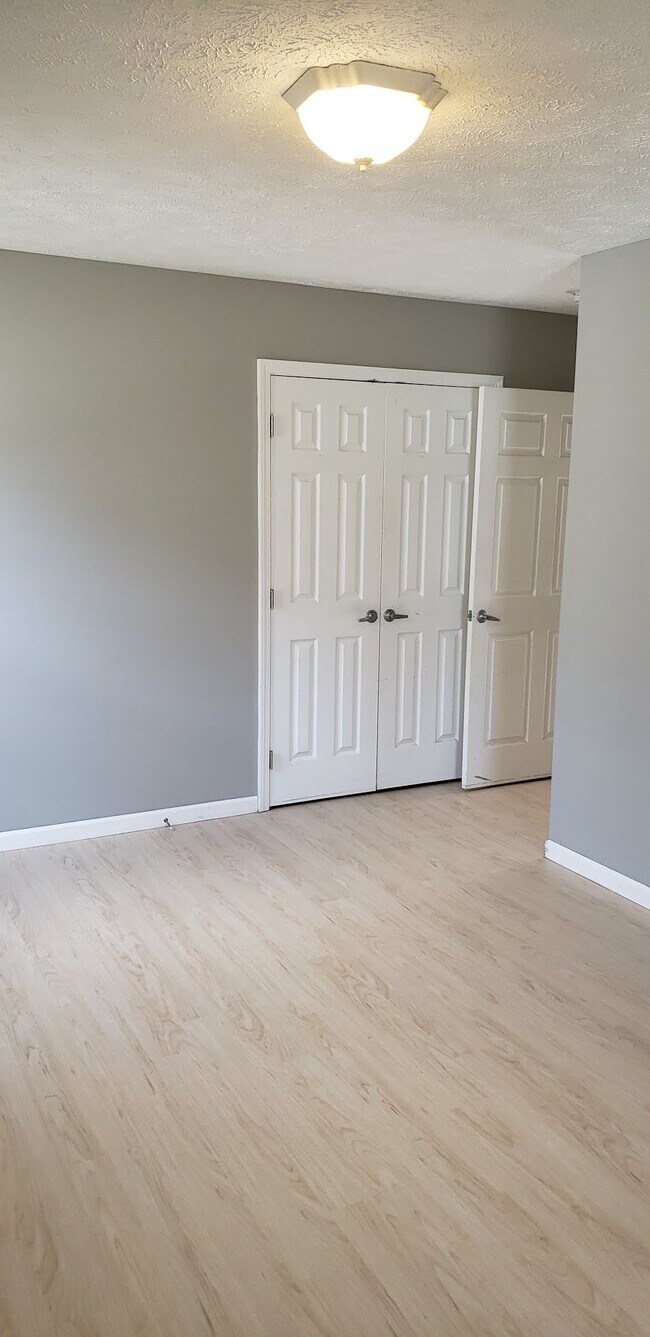 Building Photo - 220 Phillips St