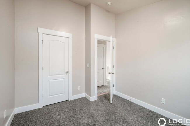 Building Photo - 153 Monifieth Pl