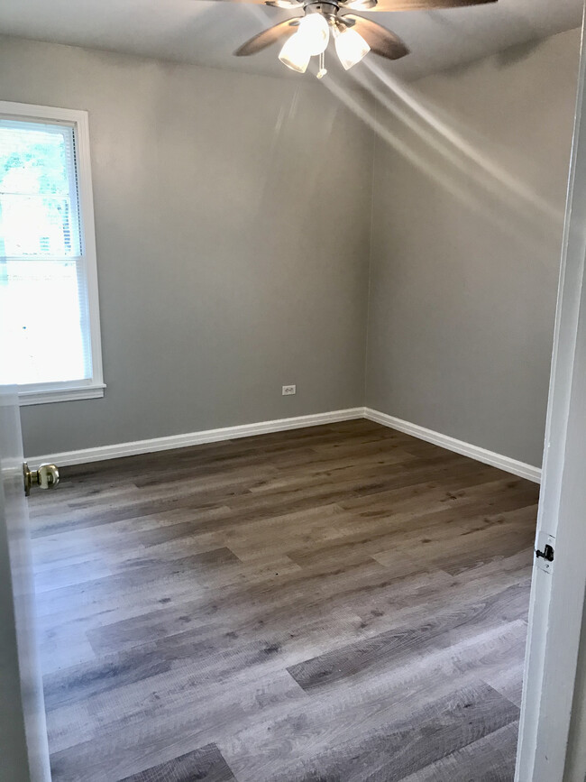 Bedroom 1. Popular light gray color throughout. Huge walkin closet. - 601 Eason Pl