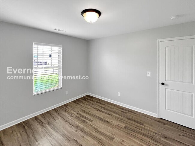 Building Photo - 322 Fenrose Dr