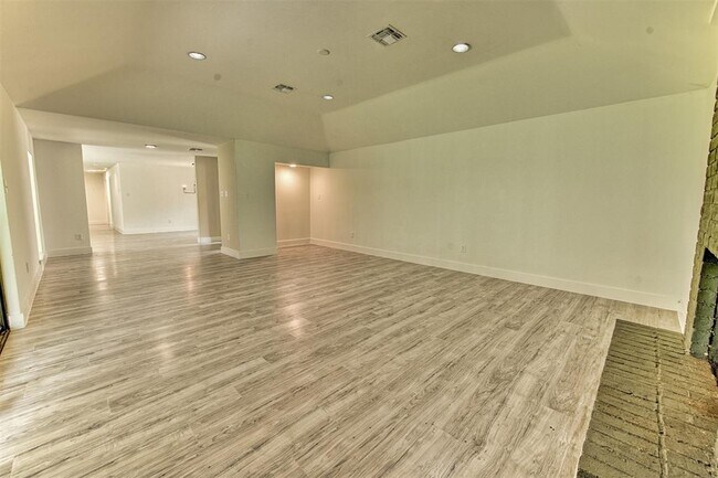 Building Photo - 15626 Whitewater Ln