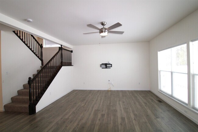 Building Photo - 130 Prairie Wind Dr