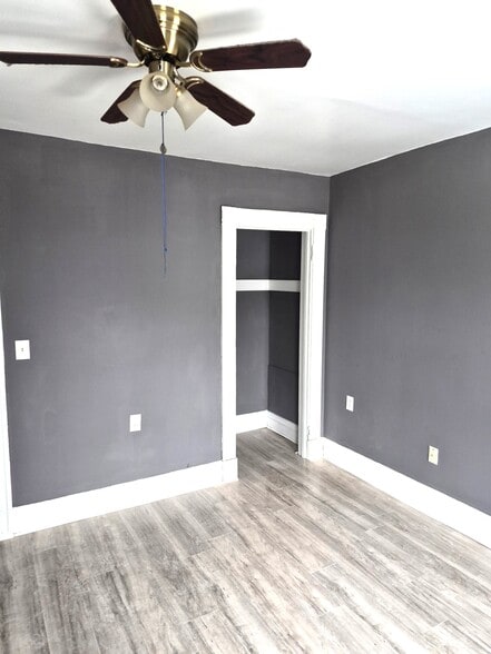 Building Photo - 223 W 16th St