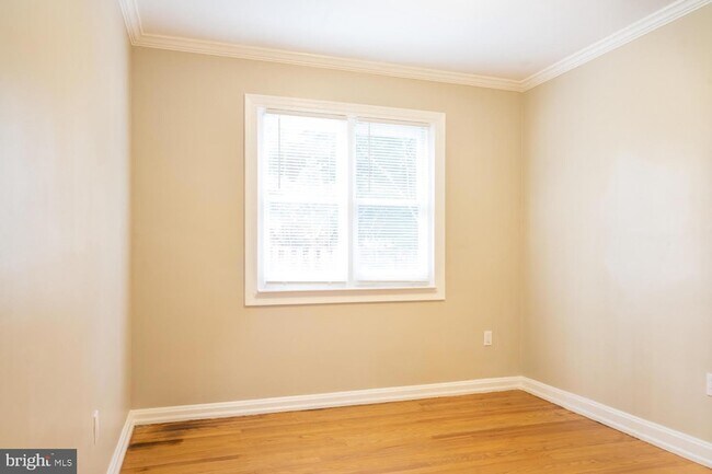 Building Photo - 3903 Fairview Dr