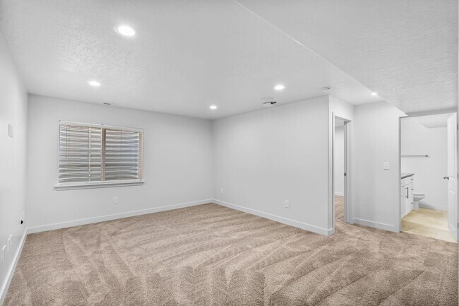 Building Photo - Stunning Row End Townhome In Great Location!