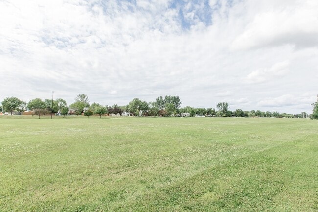 Building Photo - 3193 17th St S