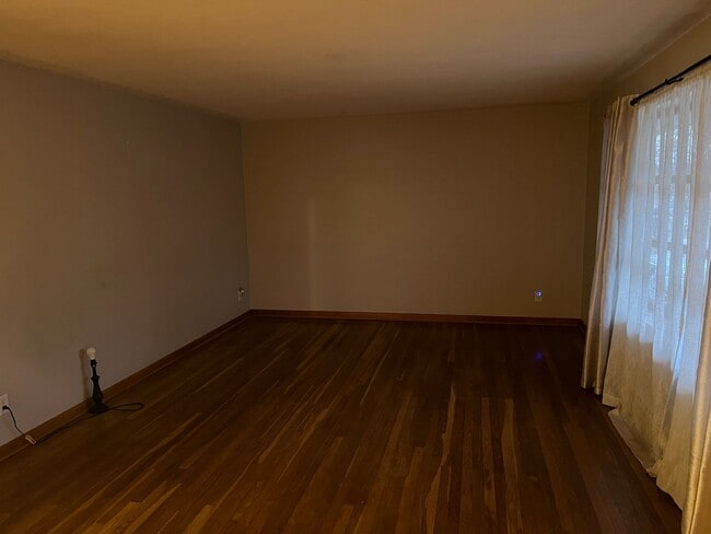 Building Photo - 2006 White St