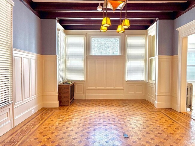 Building Photo - 114 Church St