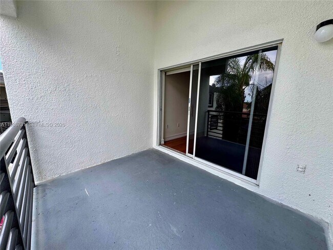 Building Photo - 9731 Fontainebleau Blvd