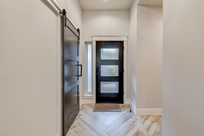 Building Photo - 35 Silkbay Pl