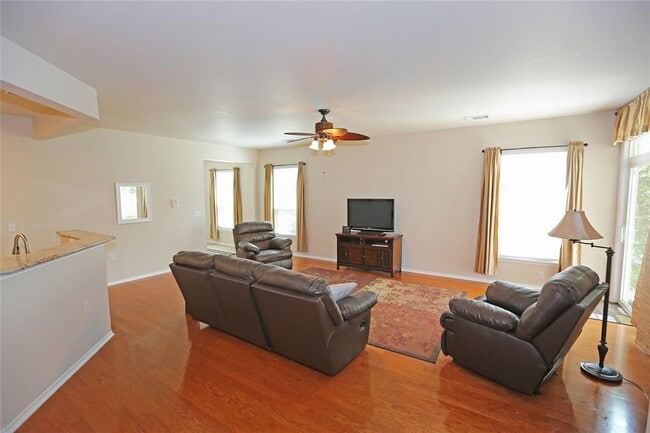 Building Photo - 233 Bonham Loop