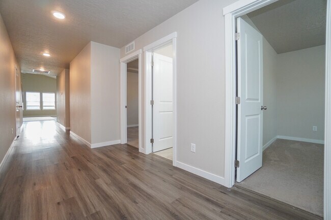 Building Photo - 3154 N Greengate Wy