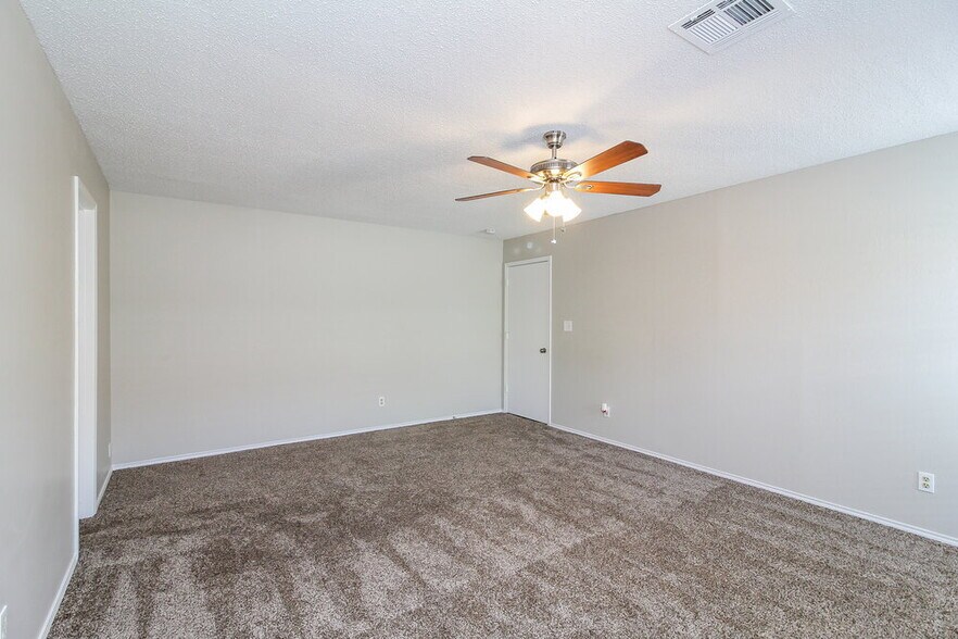 Building Photo - 6419 Twin Spruce Ct