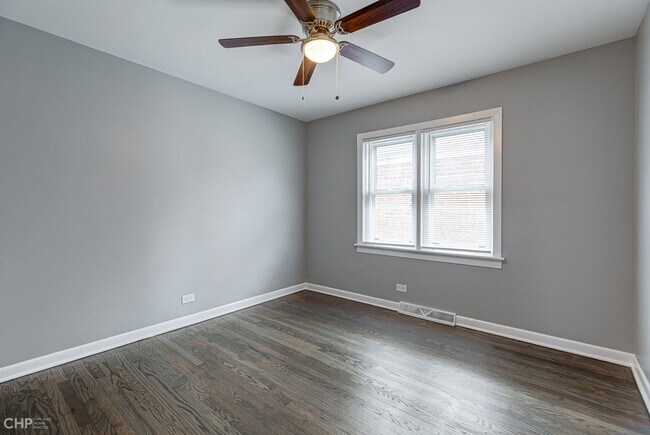 Building Photo - 5812 W 63rd Pl