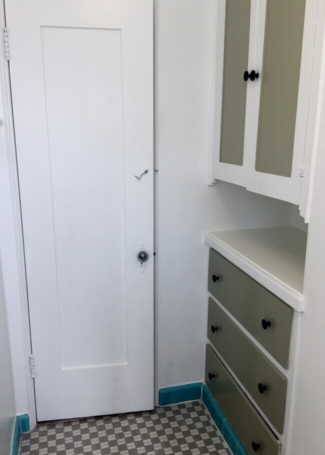 Building Photo - CONVENIENT TO UCSD MEDICAL!!!