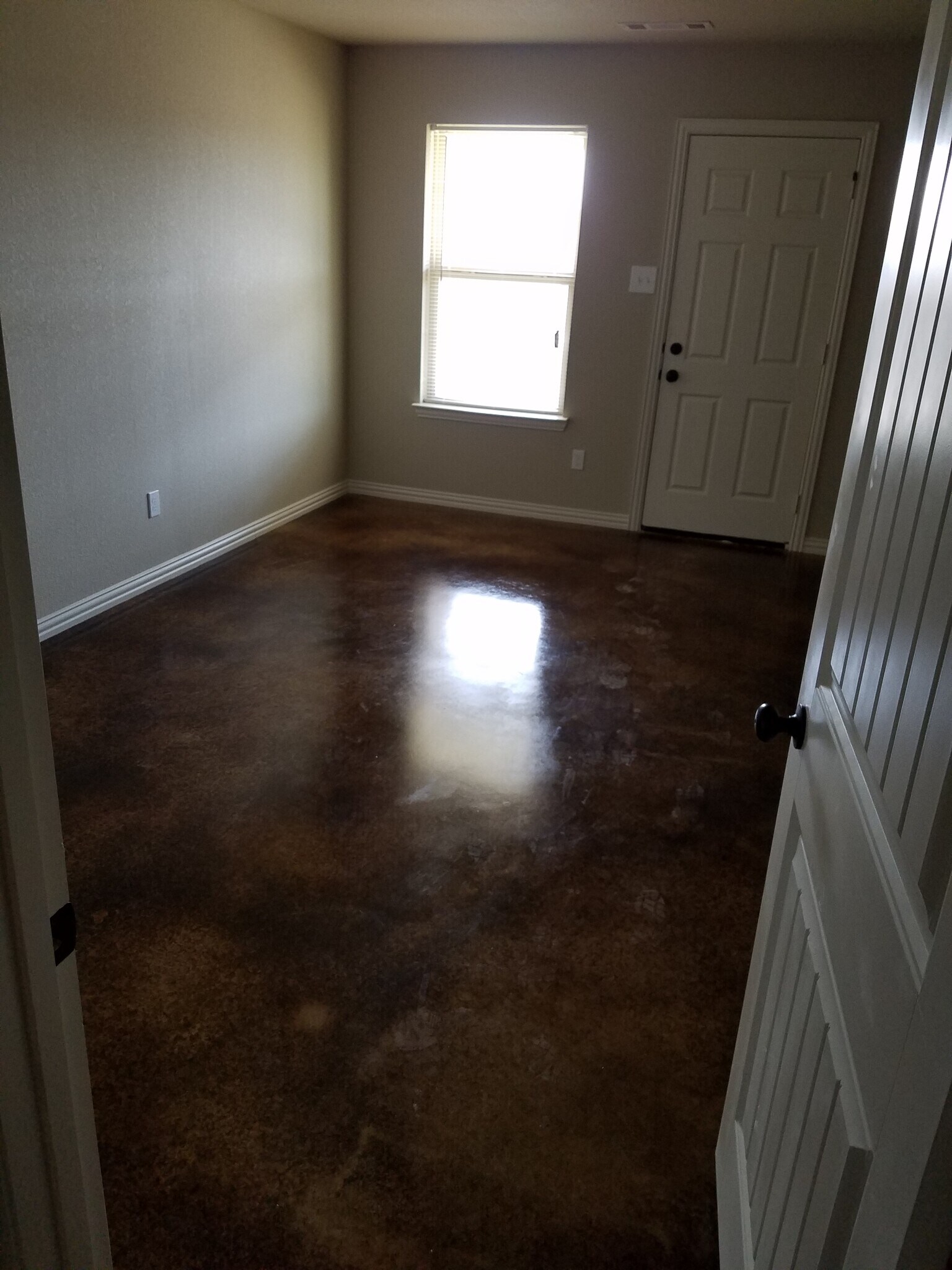 Building Photo - 129 Crossfire Ct