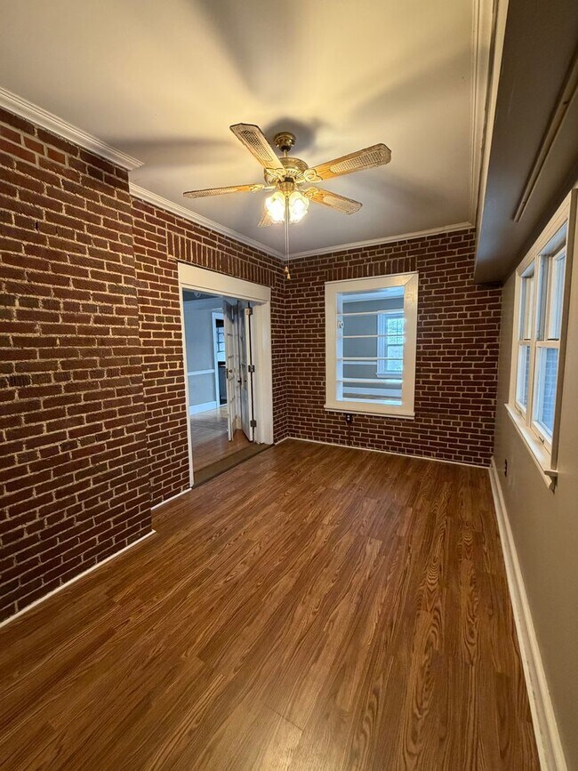 Building Photo - Gorgeous Mount Penn 4 BR/1 1/2 Bath For Rent