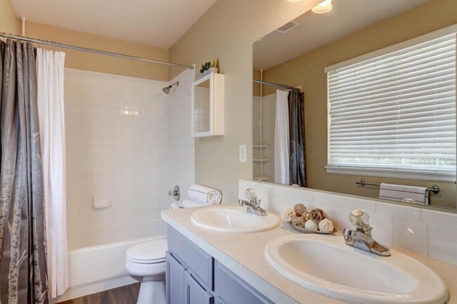 Building Photo - 903 Glenwall Dr