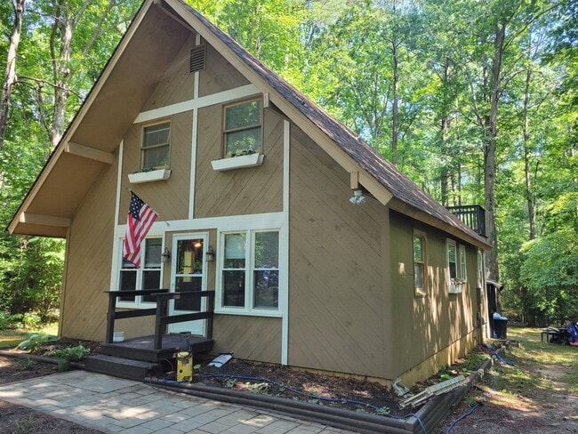 Building Photo - 135 Land Or Dr