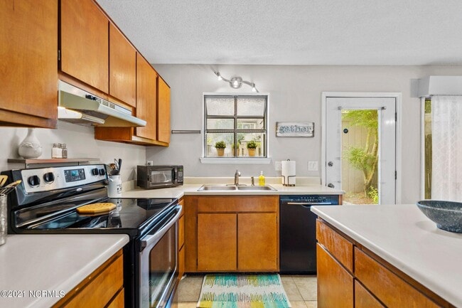 Building Photo - 420 Cobblestone Dr