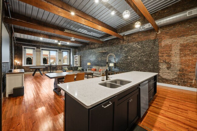 Building Photo - 124 Strawberry Alley