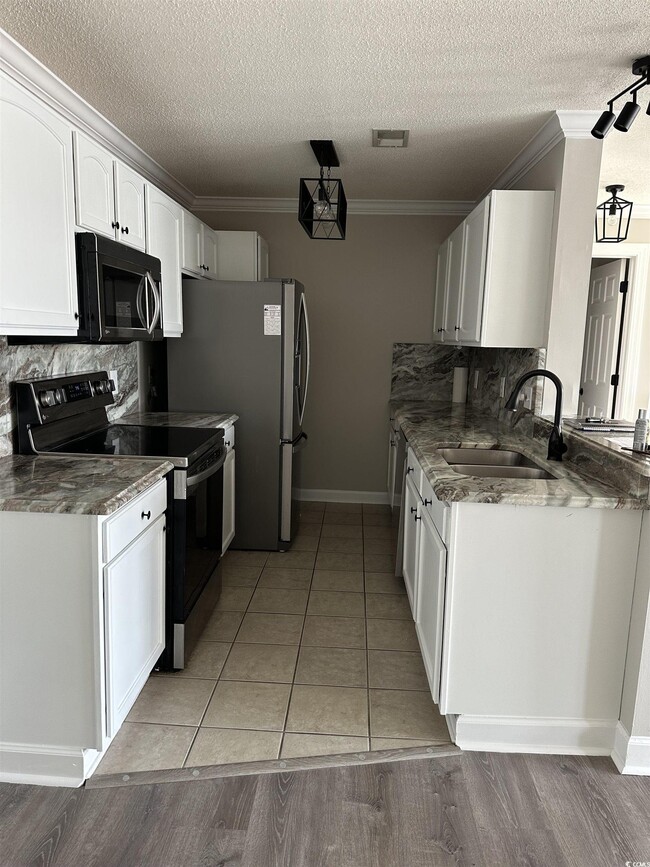 Building Photo - 4390 Daphne Ln