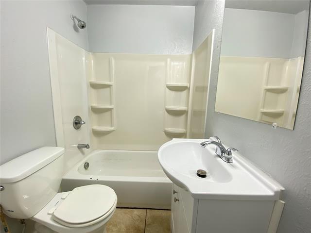 Building Photo - 1203 Hall St