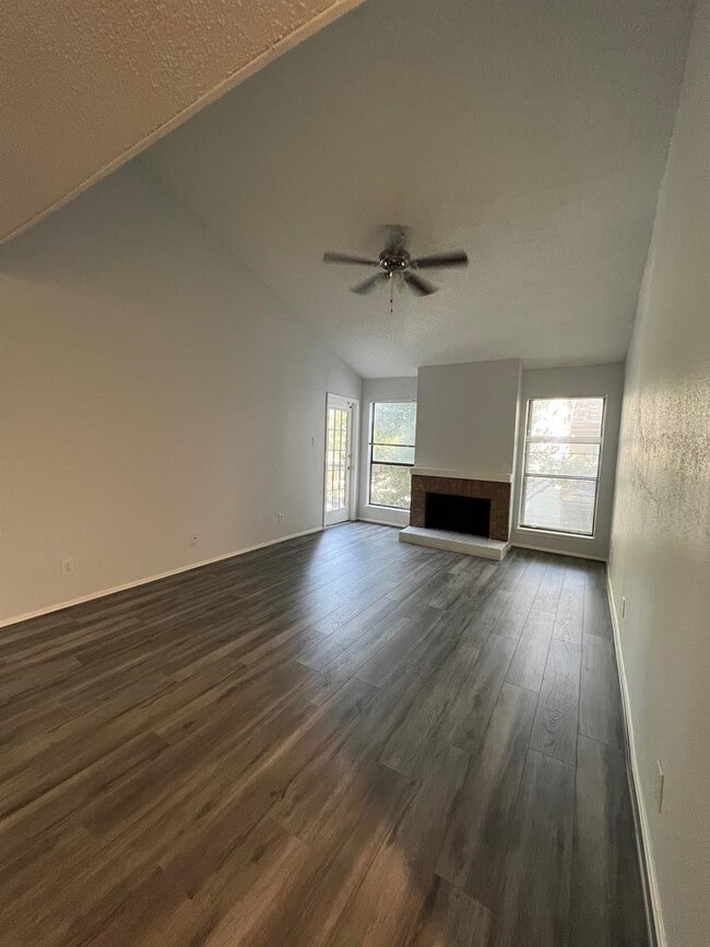 Building Photo - 10047 Westpark Dr