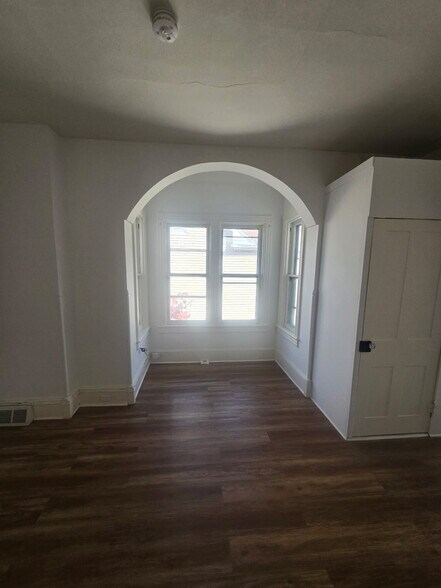 Building Photo - 1108 Broadway