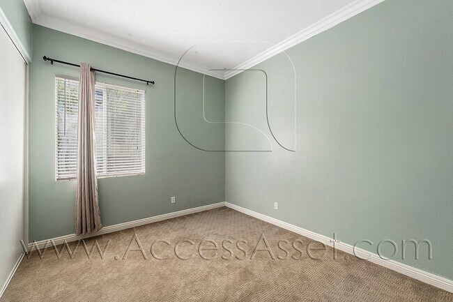 Building Photo - Elegant 4 Bed/2 Bath Home In Desirable North Shore Community!