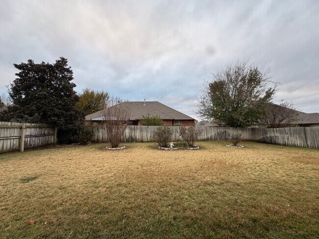 Building Photo - Spacious Home + North Edmond + 3 bedrooms + Study + Edmond Schools + Storm Shelter