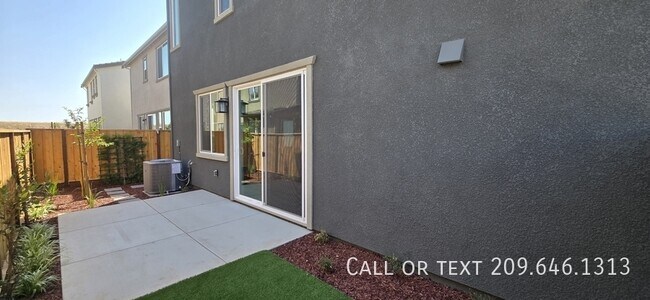 Building Photo - 1695 Placer Pl