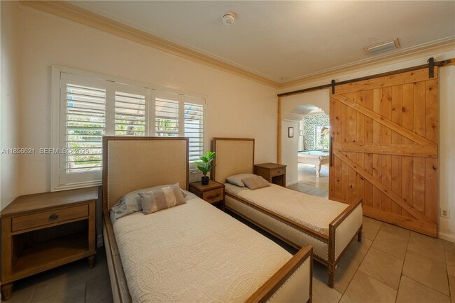 Building Photo - 701 Hollywood Blvd