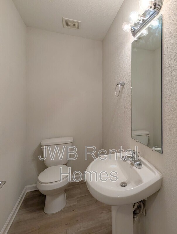 Building Photo - 8452 McGirts Village Ln