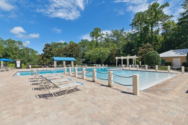 Building Photo - 3/2 with amazing community amenities!
