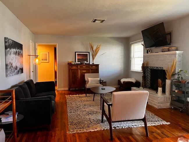 Building Photo - 2417 W College Ct