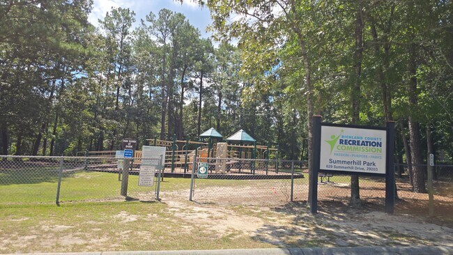 Building Photo - 614 Summerhill Dr
