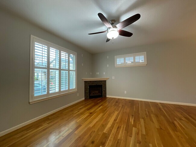 Building Photo - 3 Bedroom 2.5 Bathroom House with Bonus Room ~ Garage, A/C, includes Washer and Dryer ~ Close to ...